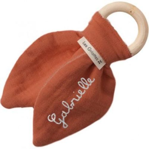 anneau-de-dentition-en-bois-terracotta-personnalisable