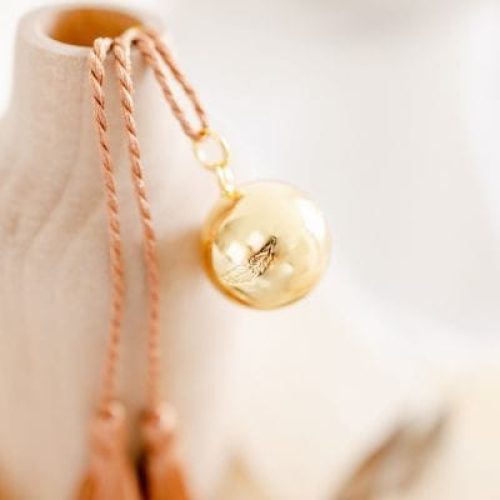 bola-de-grossesse-caresse-cordon-blush-or-jaune-18-carats