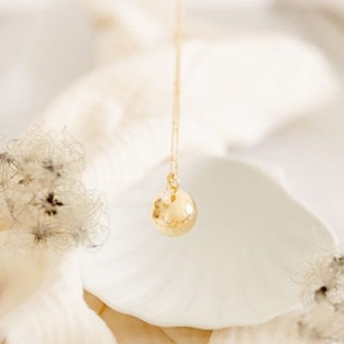 bola-de-grossesse-equilibre-chaine-personnalisable-or-jaune-18-carats