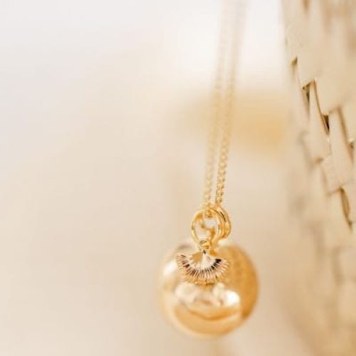 bola-de-grossesse-gri-gri-ginkgo-chaine-or-jaune-18-carats