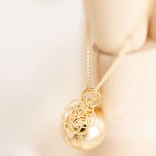 bola-de-grossesse-gri-gri-graine-de-vie-chaine-or-jaune-18-carats