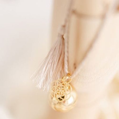 bola-de-grossesse-gri-gri-graine-de-vie-cordon-biscuit-or-jaune