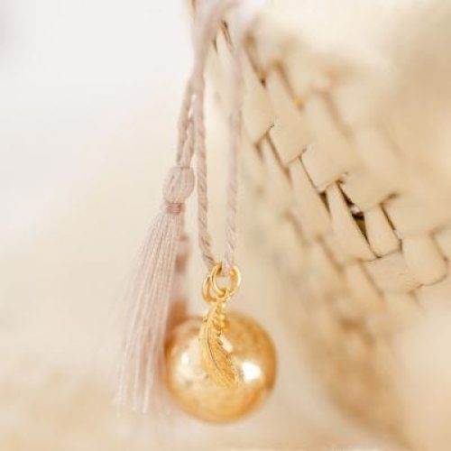 bola-de-grossesse-gri-gri-plume-cordon-biscuit-or-jaune-18-carats