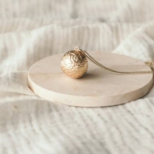 bola-de-grossesse-peau-a-peau-chaine-or-jaune-18-carats