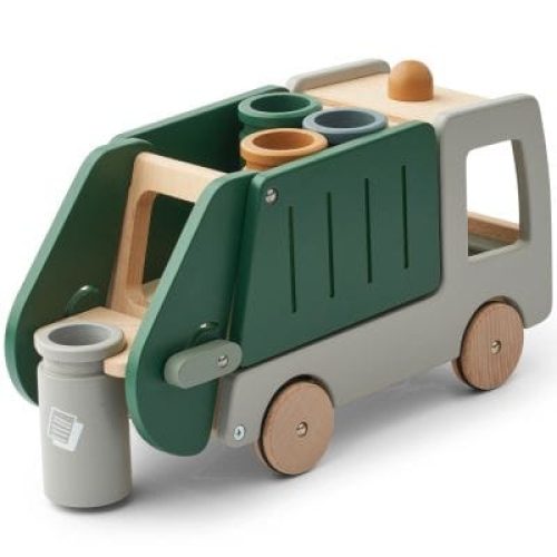 camion-de-recyclage-en-bois-irina