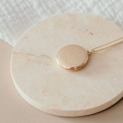 collier-medaillon-constellation-personnalisable-or-jaune-18-carats