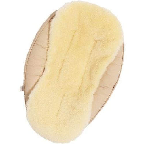 nid-d-ange-en-mousseline-avec-peau-d-agneau-latte