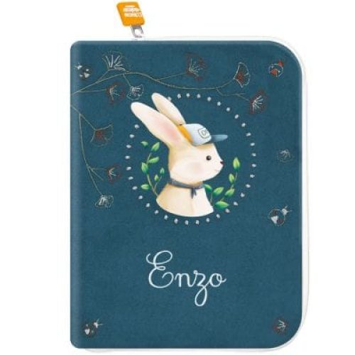 protege-carnet-de-sante-lapin-casquette-personnalisable